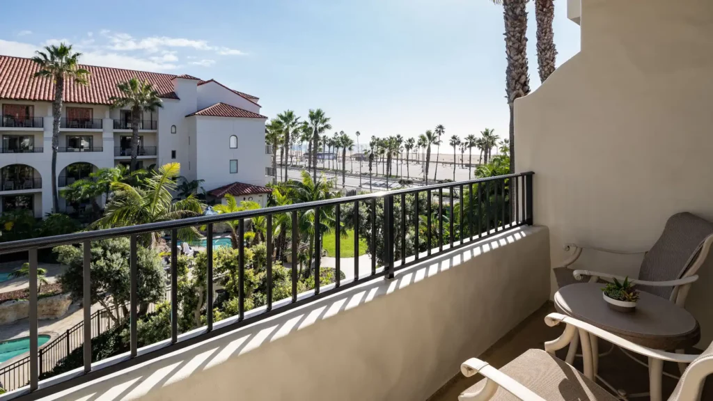 HUNRH-P0758-Partial-Ocean-View-Balcony-Daytime-View.16x9.jpg